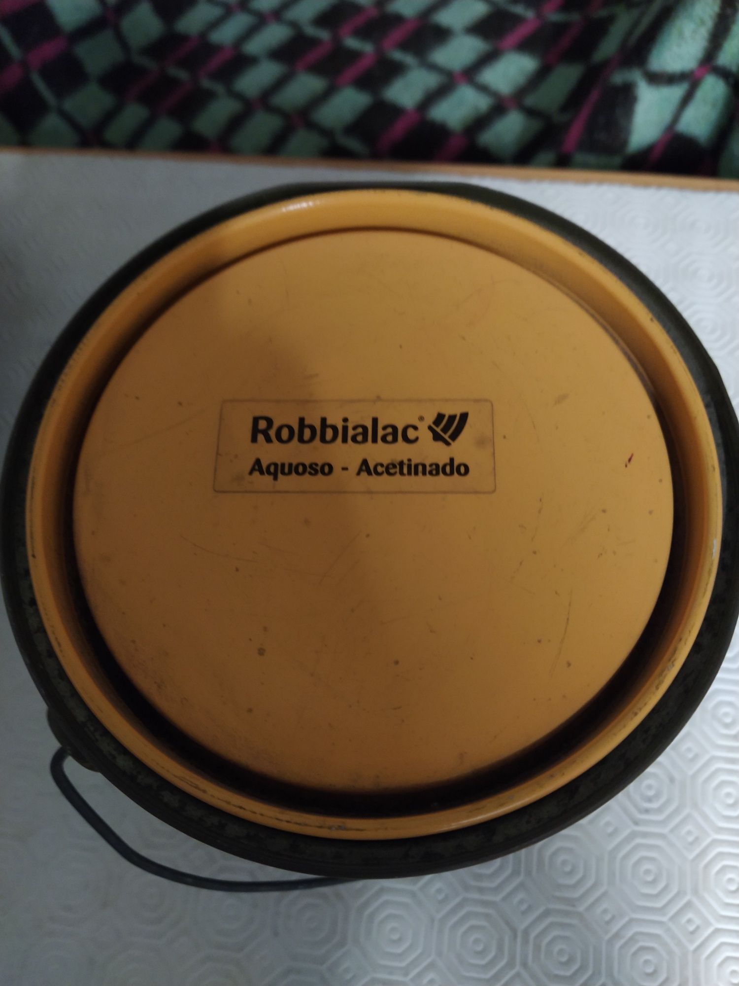 2 latas de tinta esmalte Robbialac cor de laranja