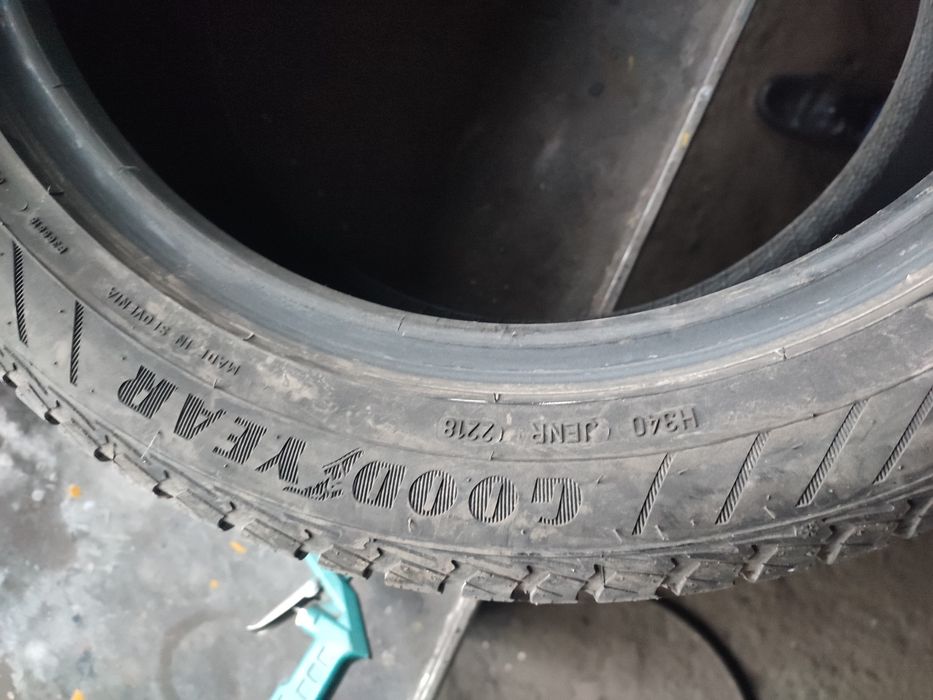 Шини 225/50 R17 зима,гарний стан