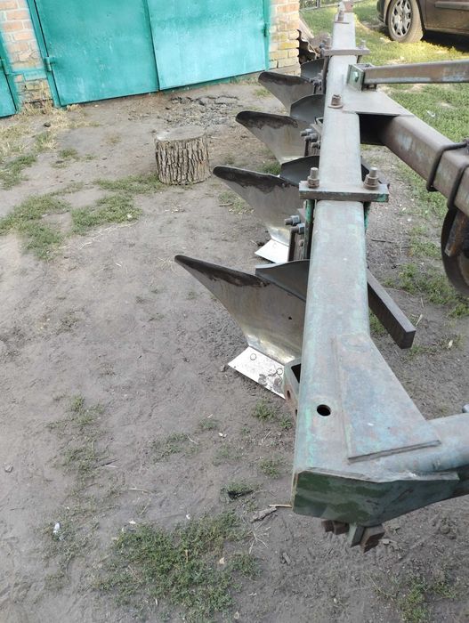 Продам плуг ПНВ-5-35