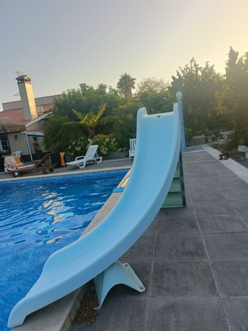 Escorrega com escada para piscina azul escorrega