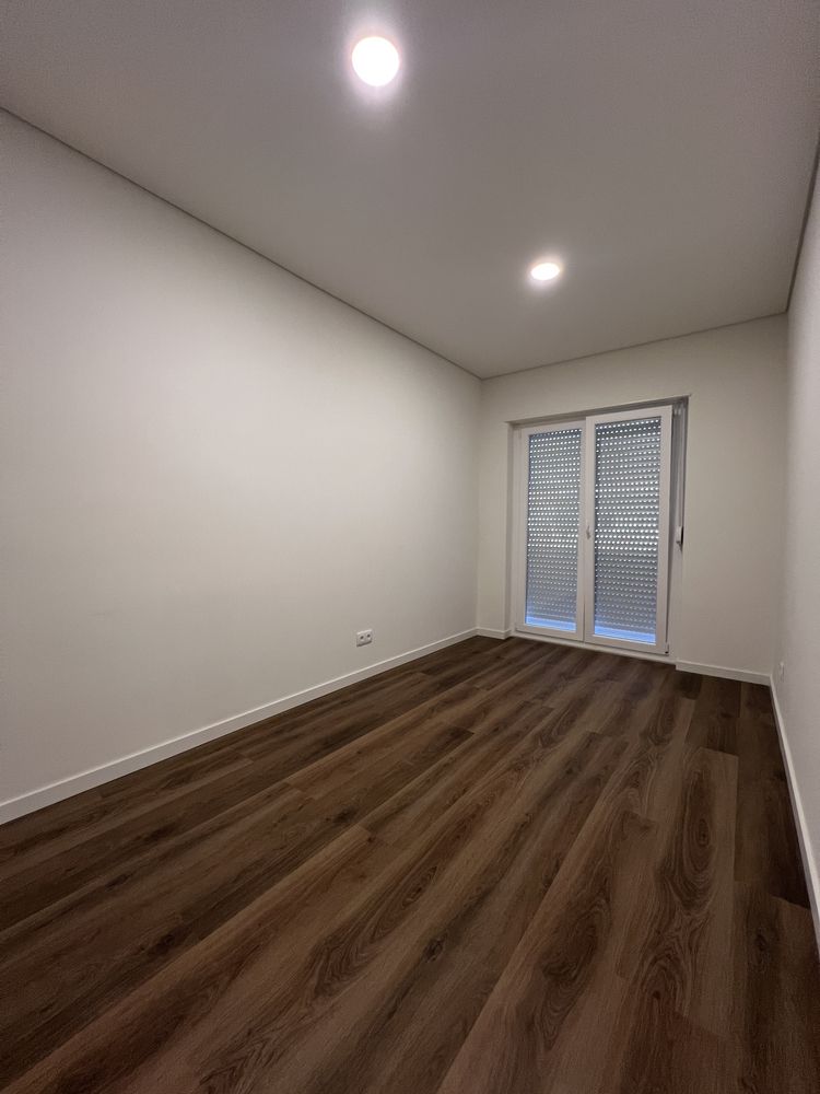T3 Damaia de Cima-Remodelação Total,Prédio Renovado, Cozinha Whirlpool