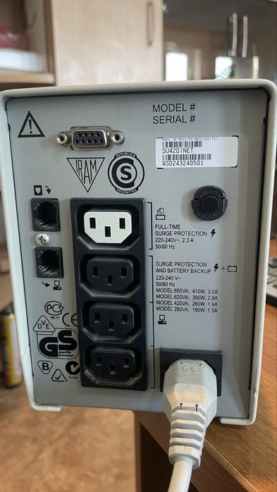 Продам безперебойник APC Smart UPS su420