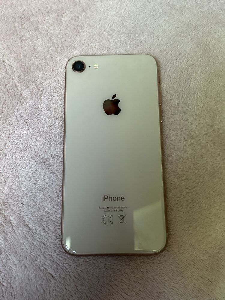 Iphone 8 64GB różowy + case