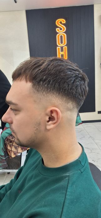 Безкоштовна стрижка від УЧЕНИЦІ Barbershop  від наглядом професійного