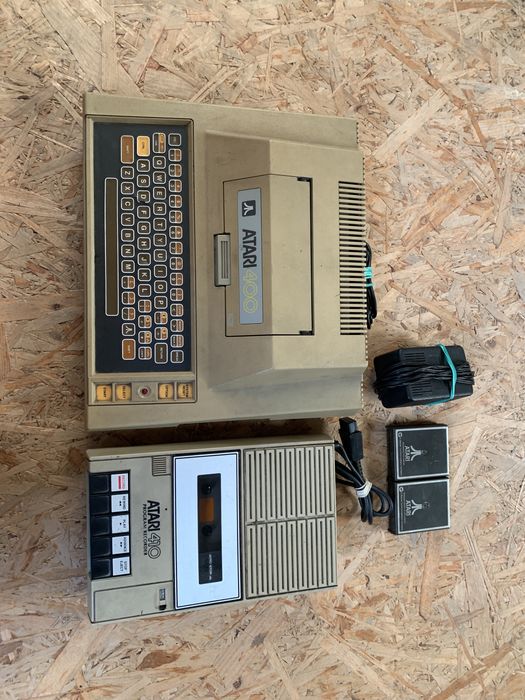 Stary komputer Atari 400 atari 410 dyskietki
