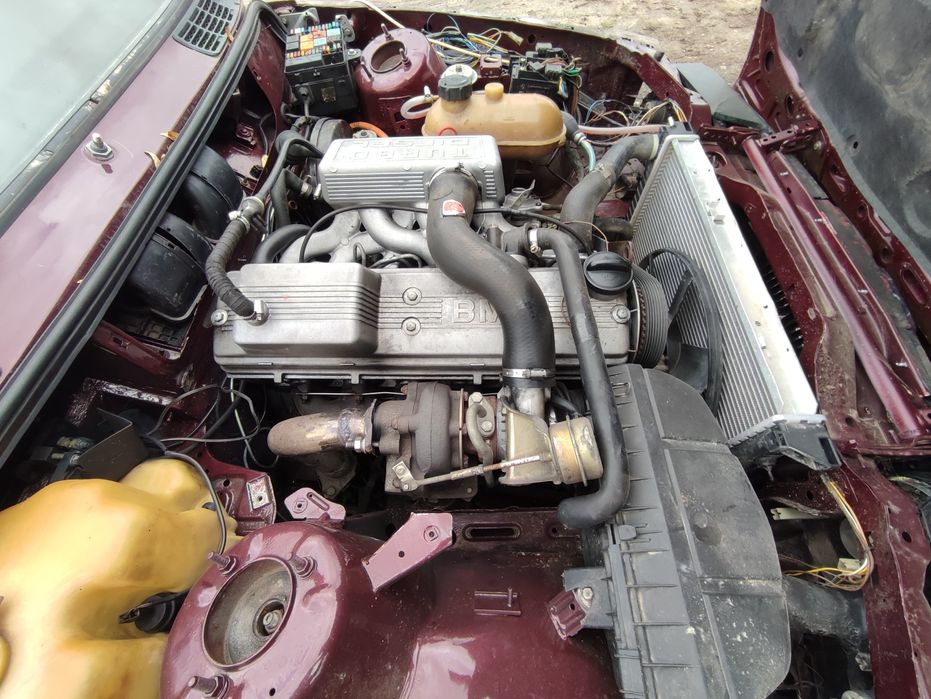Bmw E30 324td піля повної реставрації кузова