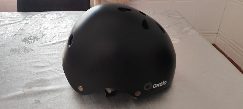 Capacete oxelo de cor preta