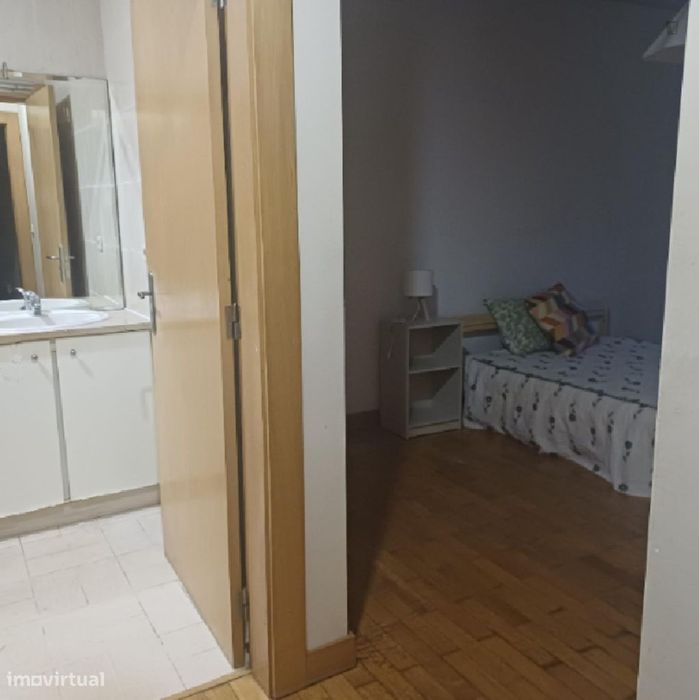 806937 - Quarto com cama de solteiro em...