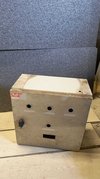 Obudowa metalowa rozdzielnica z płytą montażową 400x400x200