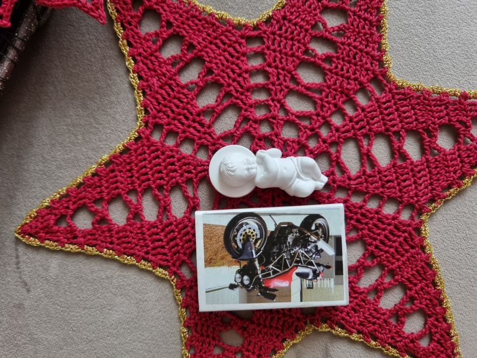 Ozdoby choinkowe w czerwieni gwiazdki