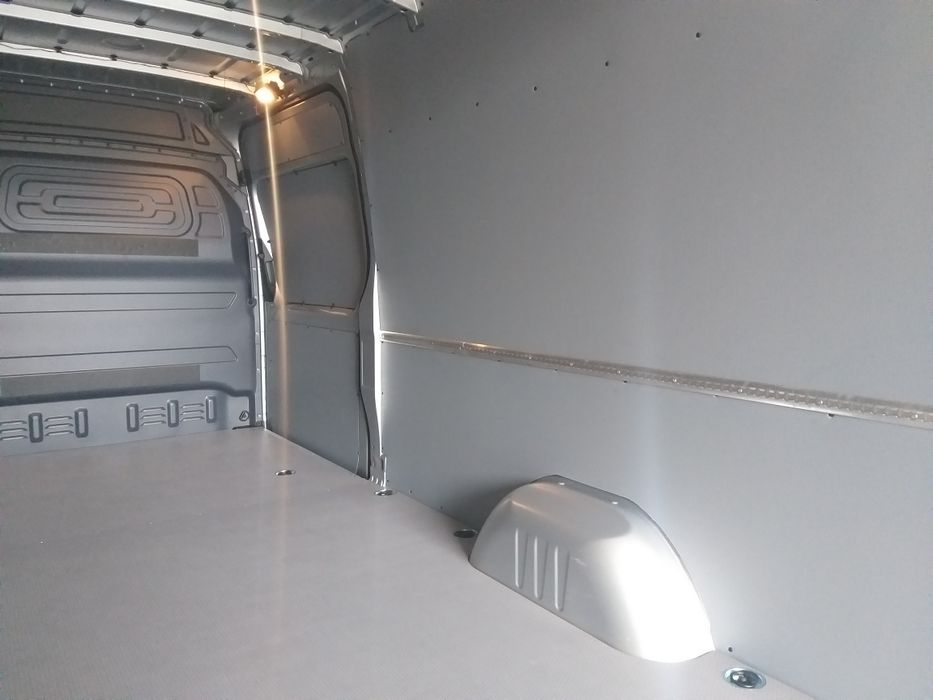 Zabudowy busów, tworzywo sztuczne, plastik ultralekki. Podłoga i boki