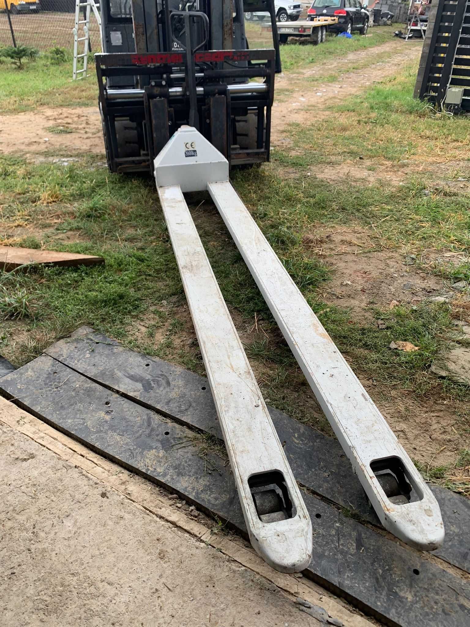 Wózek paletowy LONG-XXL z widłami o długości 3000 mm i udźwigu 2000 kg