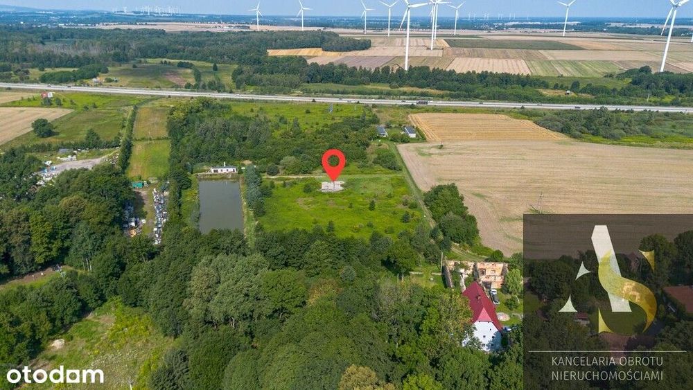 Działka budowlana z rozpoczętą budową.