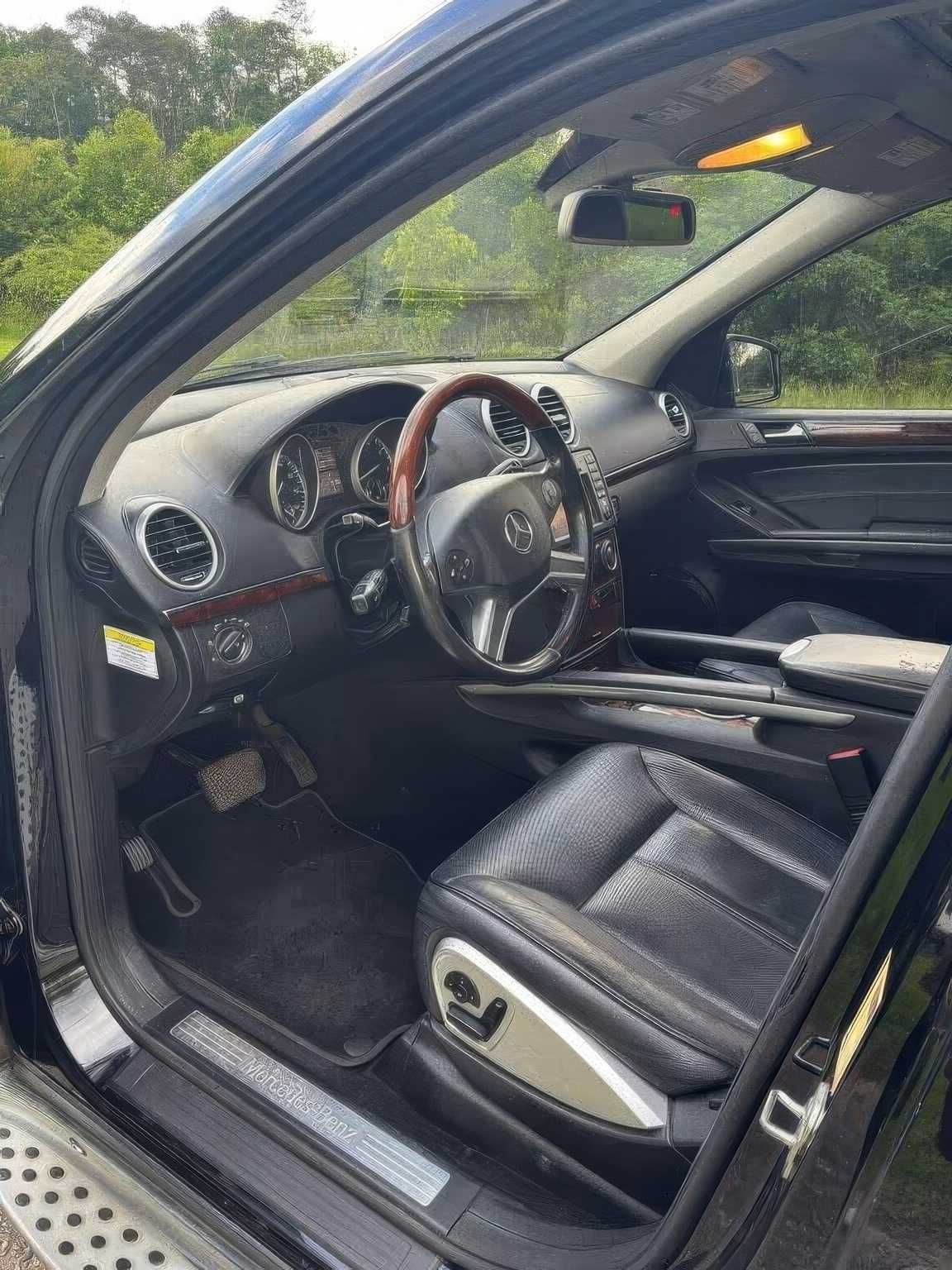 2011 Mercedes-Benz GL-Class GL 550 4MATIC