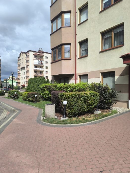 Słoneczny pokój ,  2 x łazienka,  ochrona 24 h , parkingi .