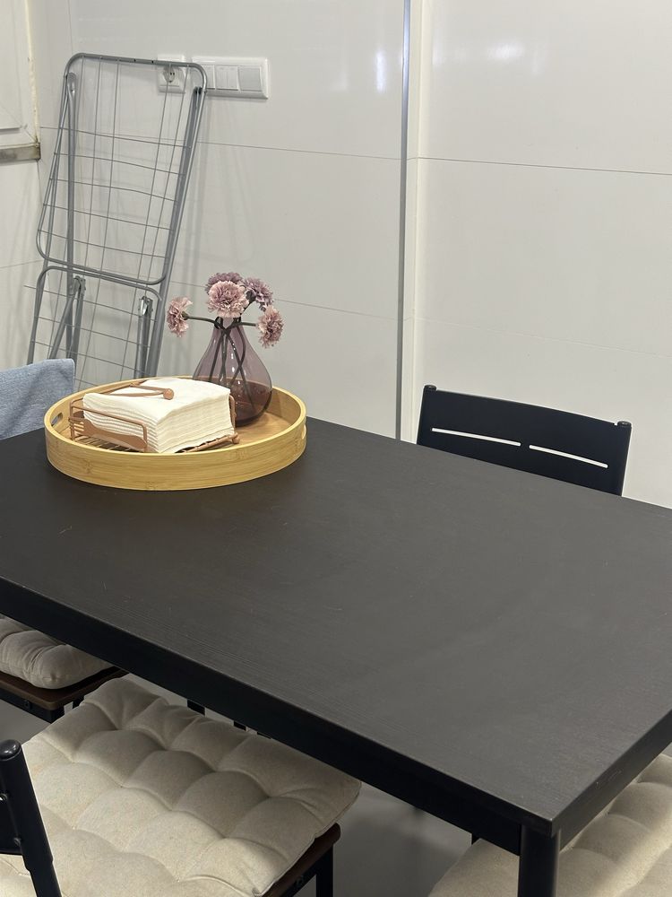 Mesa com cadeiras Ikea