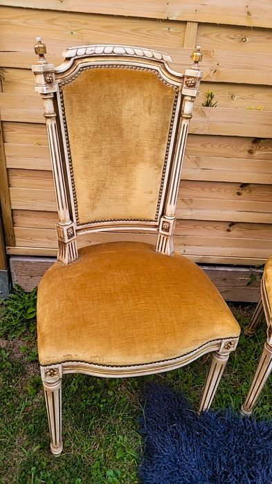 Fotel ludwik Filip z  litego drewna na sprezynach