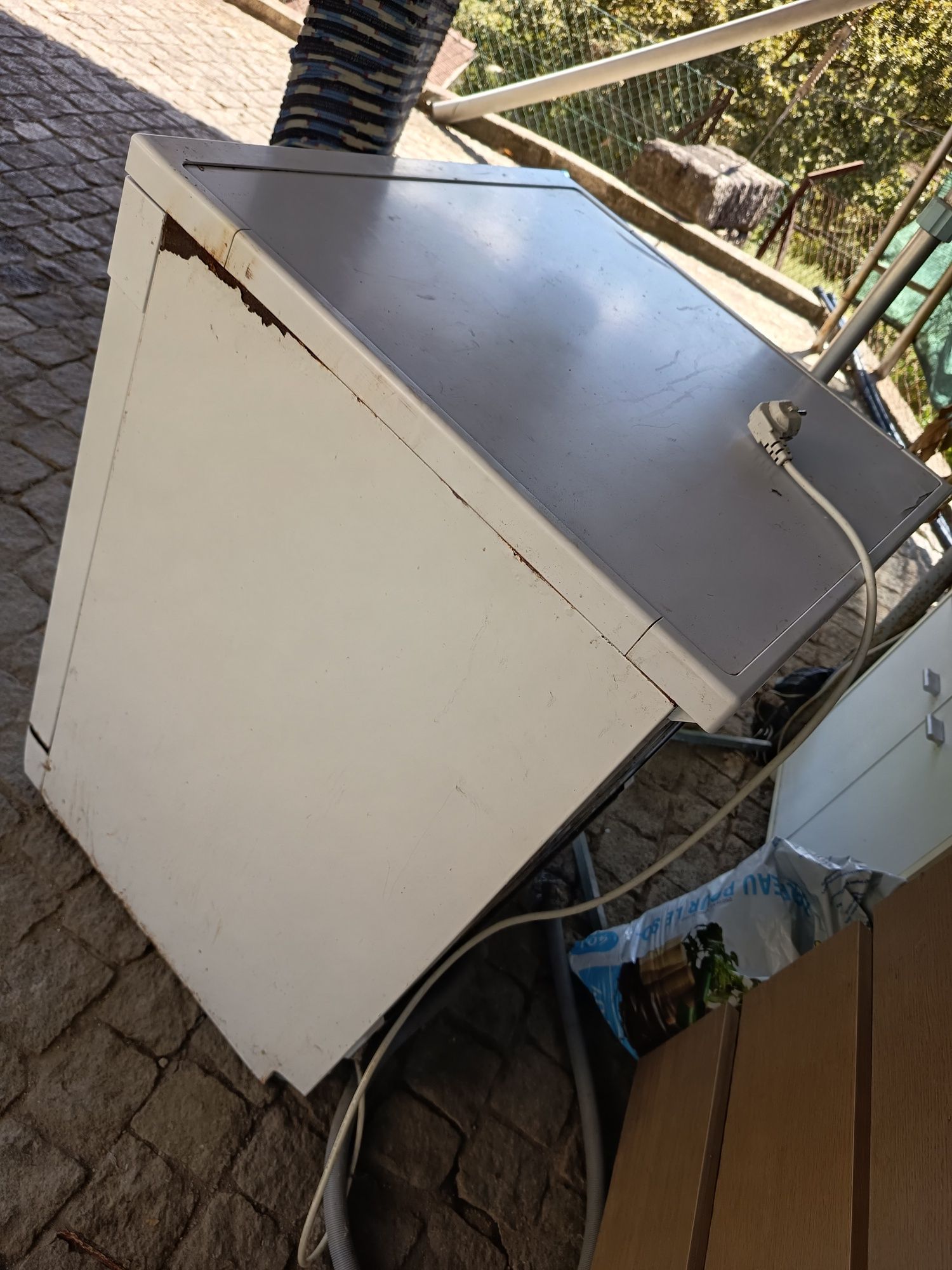 Máquina de lavar a louça Jocel em branco