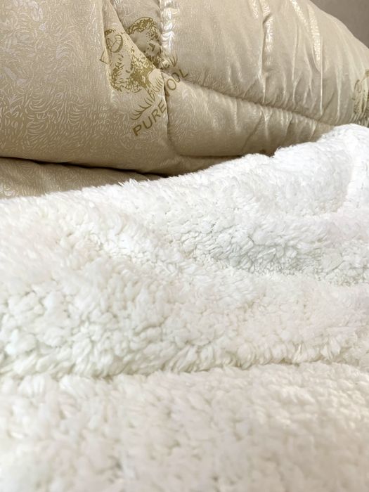 Дуже тепла ковдра з відкритим хутром. Zevs.