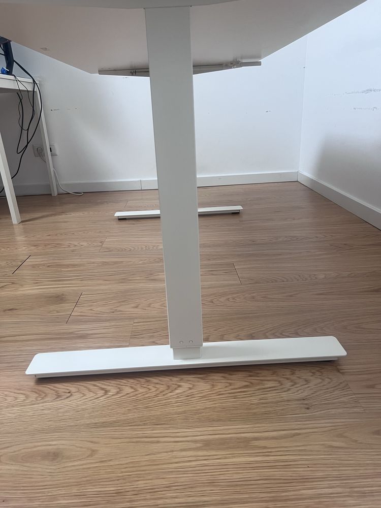 Mesa IKEA - modelo TROTTEN