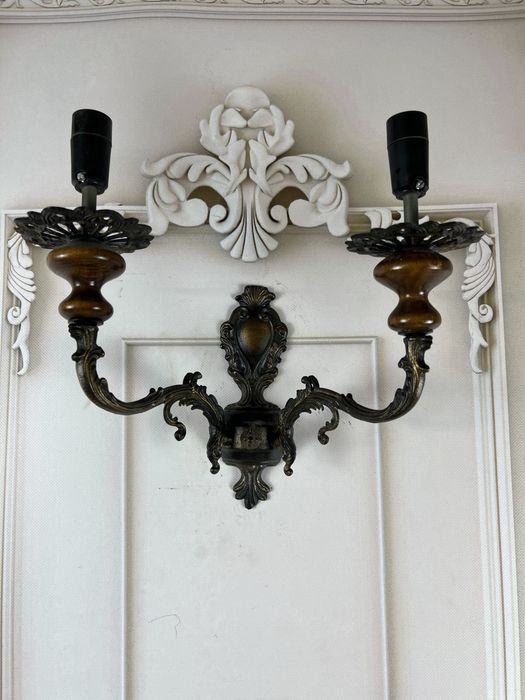 Stary Kinkiet z Drewna i Mosiądzu