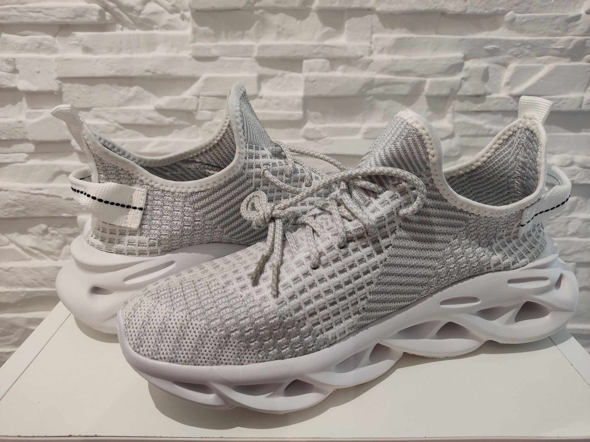 Buty sportowe męskie 40 (25,8 cm)
