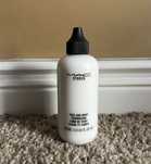 Mac Studio Face and Body 120ml A10 White podkład fluid do rozjaśniania