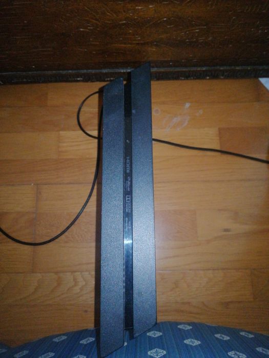 Playstation 4 normal com jogo incluído/comando incluído