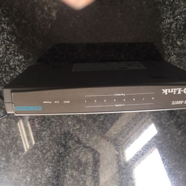 HUB D link DE 809 TC