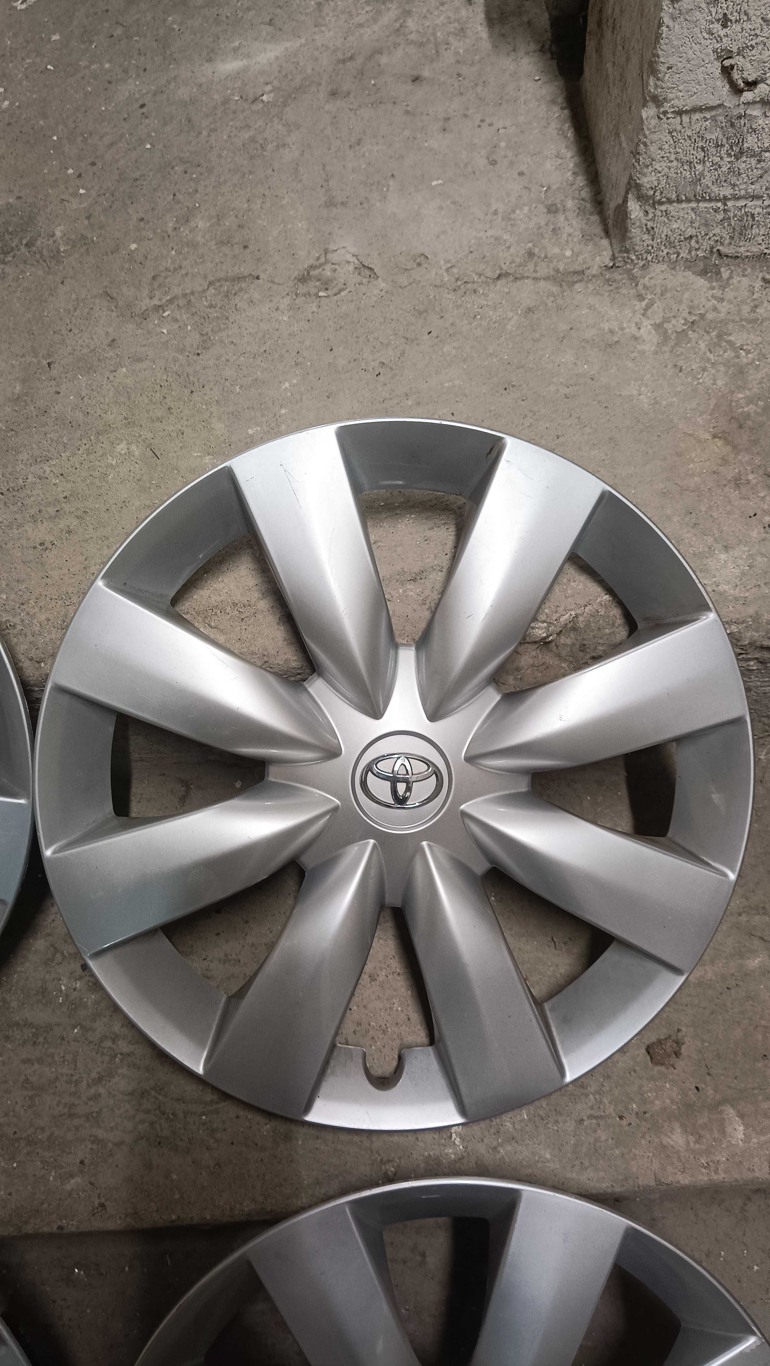 Kołpaki Toyota Avensis t25 R16 oryginalne.