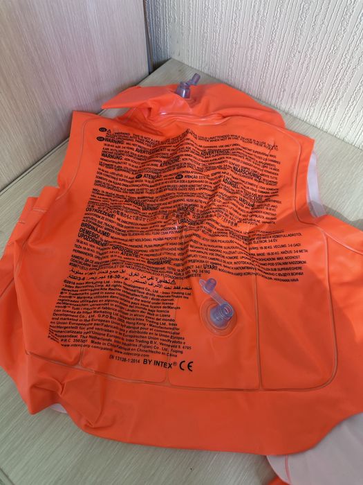 Надувний жилет та нарукавники