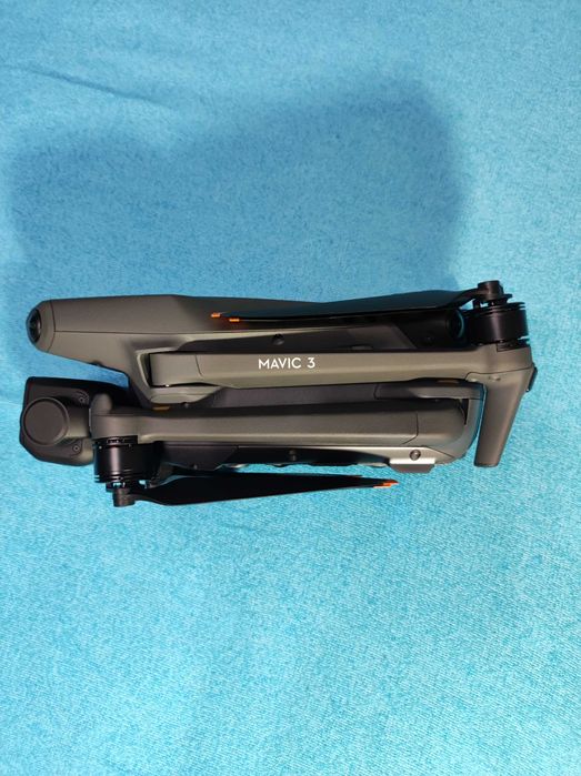 Квадрокоптер DJI Mavic 3