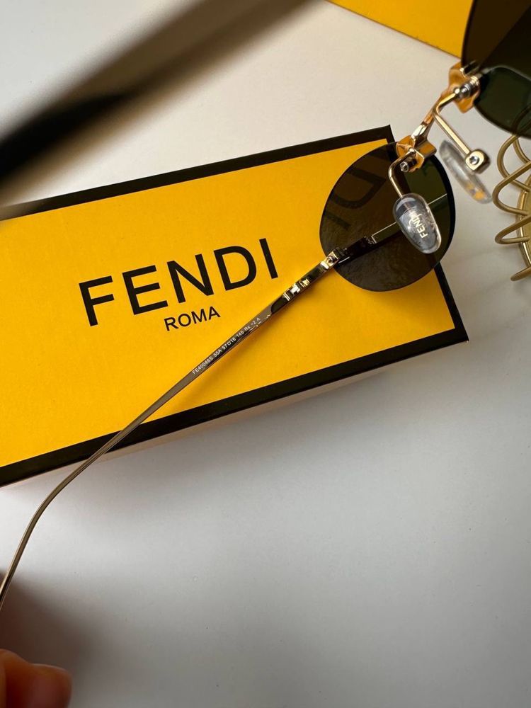 Очки Fendi с золотой оправой