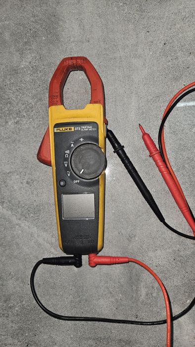 Fluke 373 miernik wielofunkcyjny cęgowy.