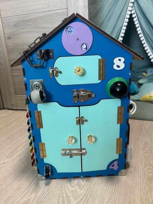 Бізібудинок деревʼяний (синій) 50х30х30 см.