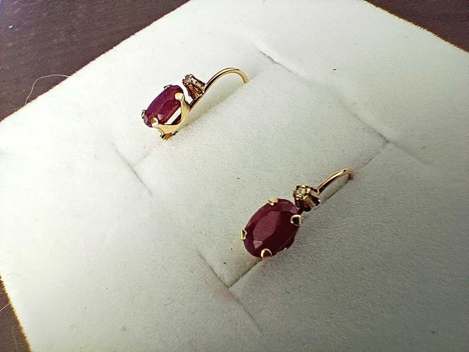 Złote kolczyki  10k z rubinami