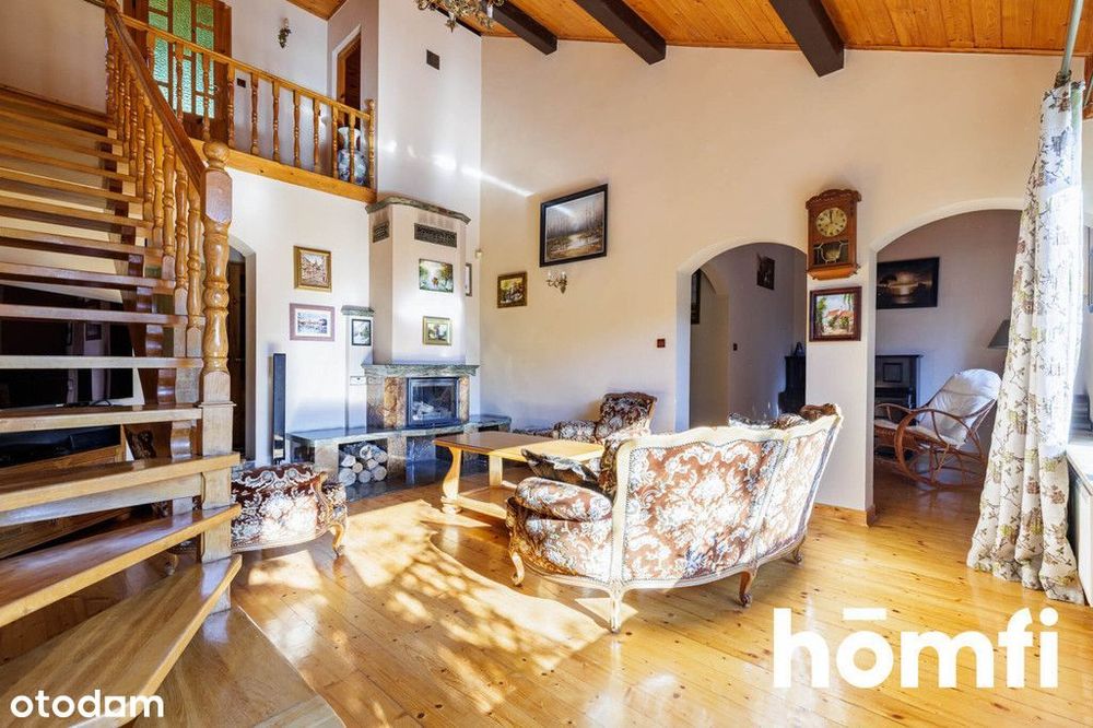 Dom z ogrodem, basenem i kominkiem w Wawrze,