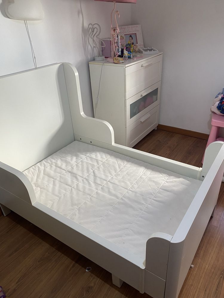 Cama Ikea de Criança com colachão