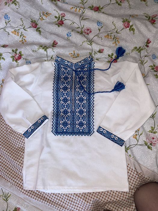 Вишиванка для хлопчика 3-5 років , на замку,110 розмір, ідеальний стан
