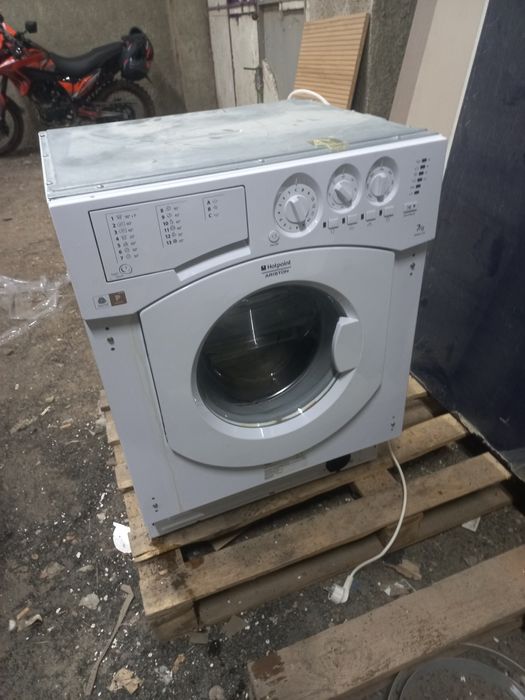 Стиральная и сушильная машина ARISTON