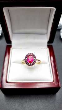 585 Piękny złoty pierścionek z rubinowymi cyrkoniami