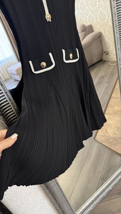 Черное платье self portrait