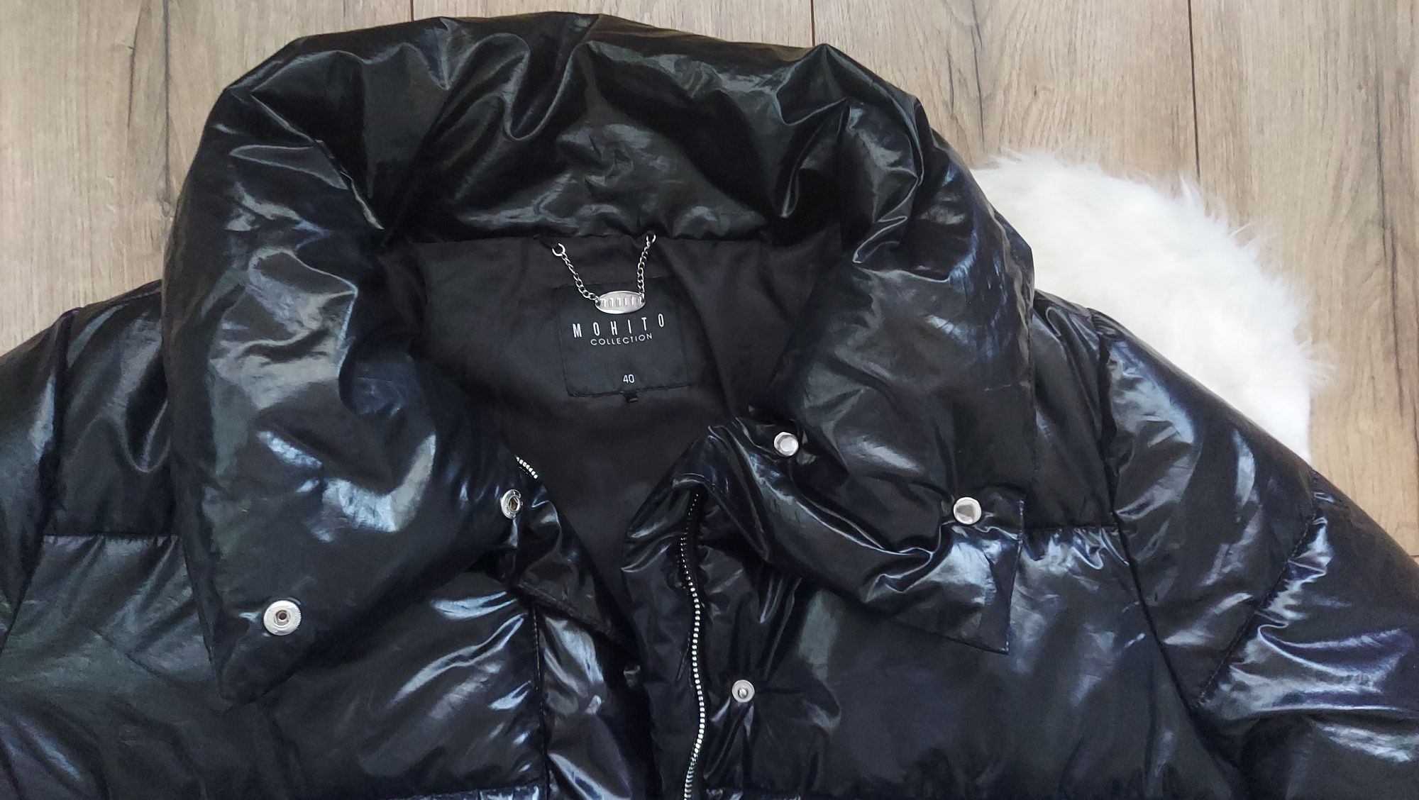 Czarna modna pikowana kurtka puffer Mohito 40/L