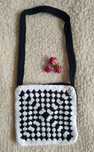 Torebka ręcznie robiona handmade biała czarna szydełko ramię