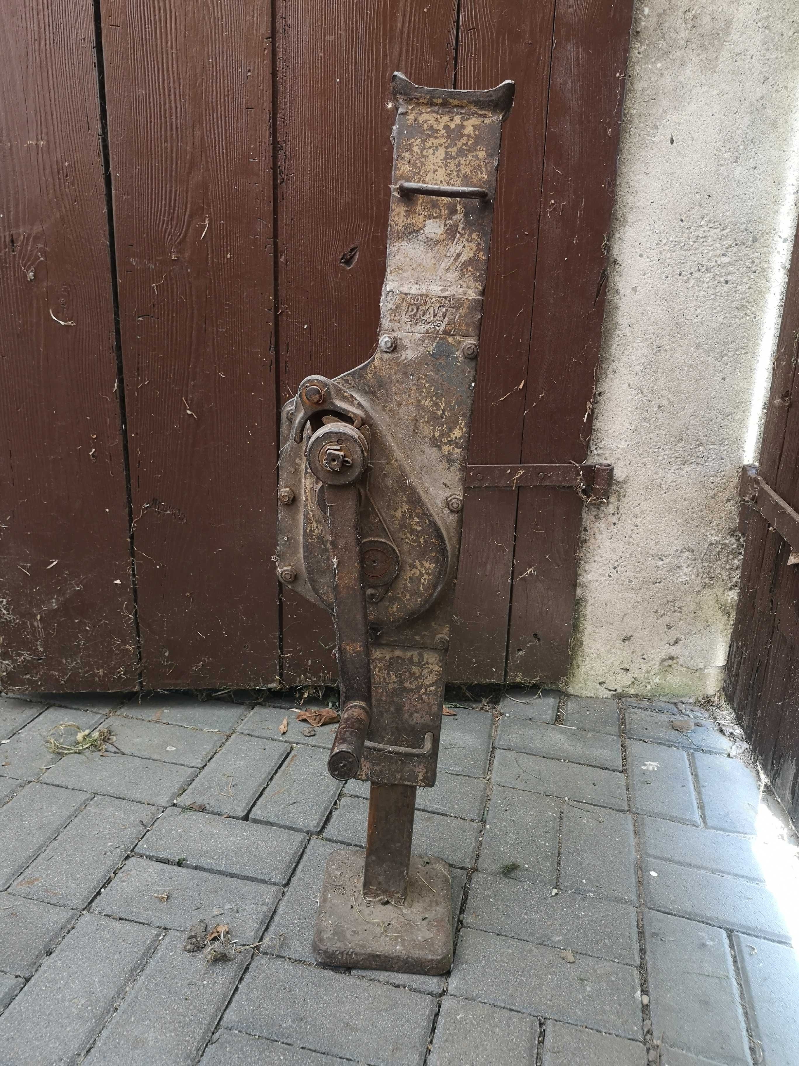Podnośnik korbowy PFAFF z 1943r.