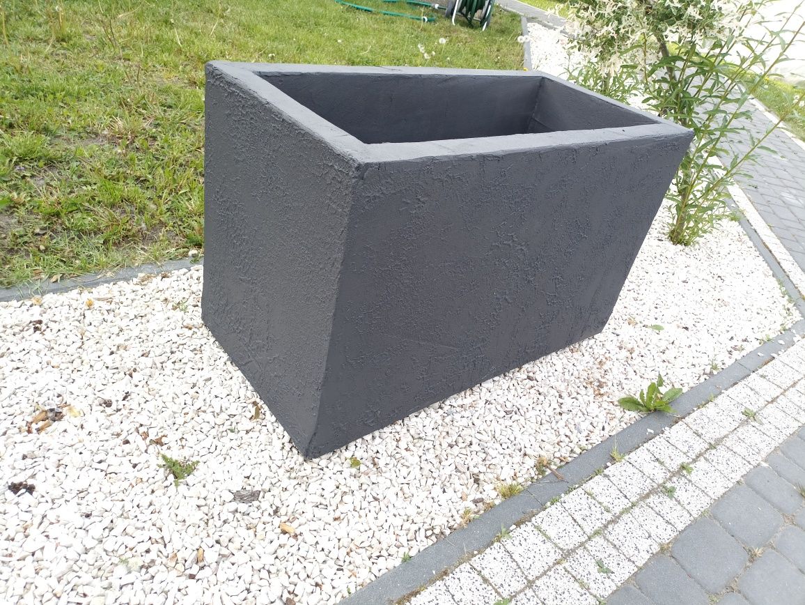 Donice termo lekkie idealne do ogrodu na taras oraz balkon