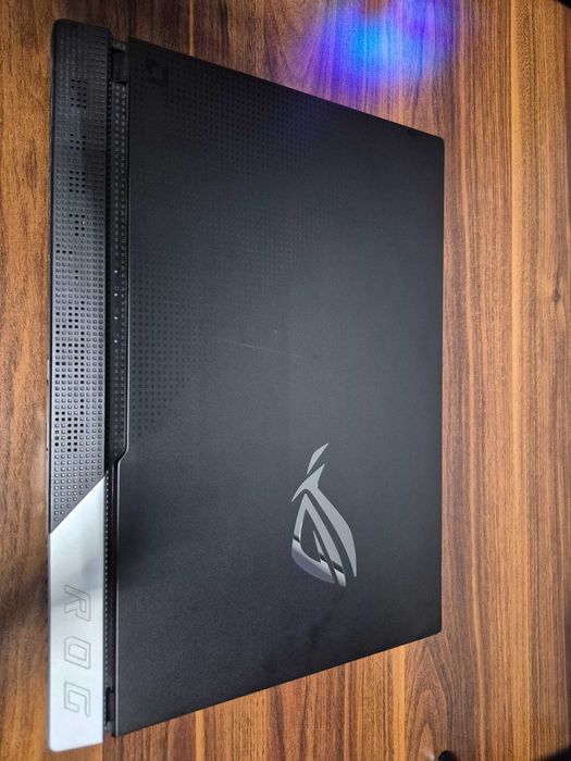 Laptop Asus ROG Strix G513QY R7 5900HX\32GB RAM\1TB SSD\R6800M 12GB
