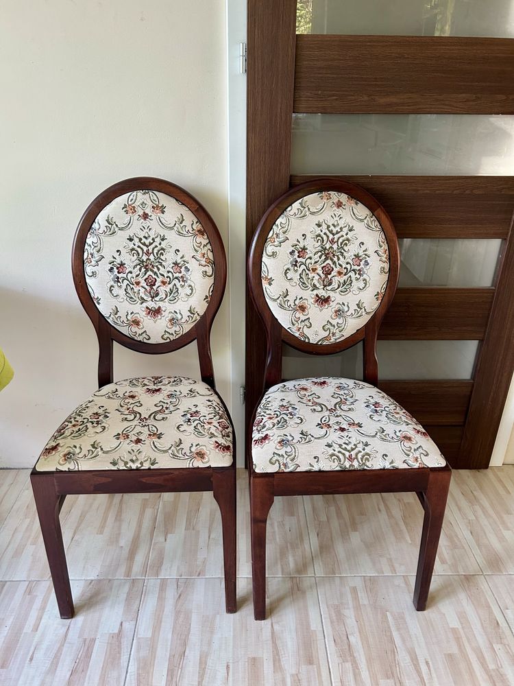 4 krzesla drewniane, solidne, stabilne