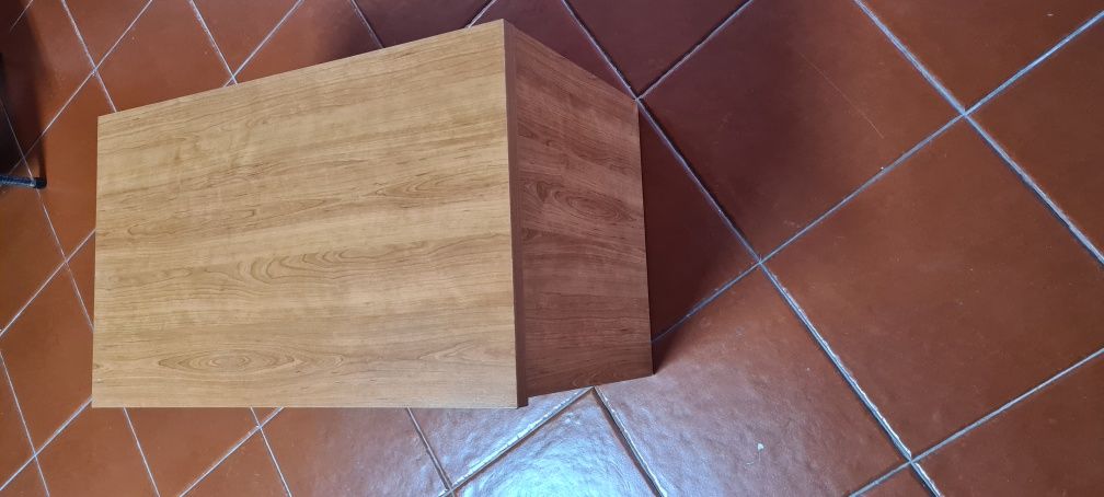 Vendo móvel  com gaveta