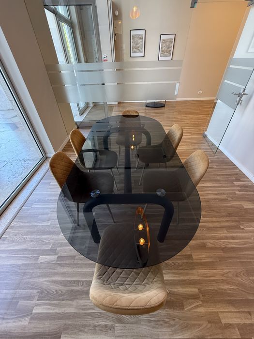 Mesa de vidro com 6 cadeiras